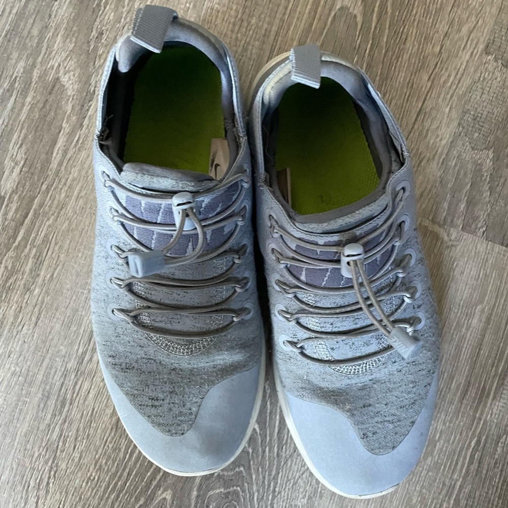 Nike slip on